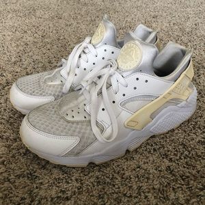 Nike Air Huarache Athletic sneakers shoes, 11